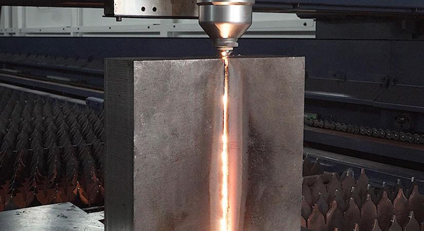 Vastag lemezek és súlyos csövek ferde vágása