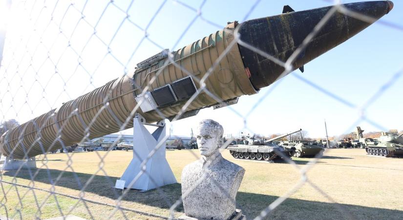 A hidegháború rettegett ballisztikus fegyvere ma is az égnek meredve áll Kecelen