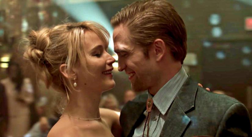 "Ő nem perverz" – Jennifer Lawrence elmondta, milyen volt Robert Pattinsonnel szexjeleneteket forgatni új filmjükhöz, és azt is, mennyire nem érdekelte, hogy narancsbőre látszik egy-egy snitten