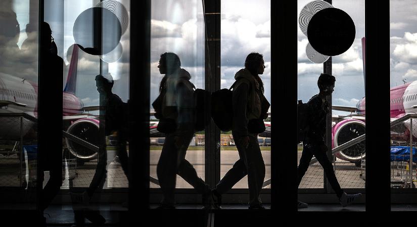 Kezdődnek a brutális megszorítások: napi több ezer repülőjáratot törölt Trump