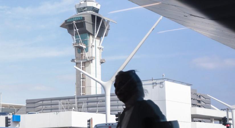 A szövetségi leállás miatt nem kapnak fizetést az amerikai légiirányítók, napi 4500 járatot törölnek
