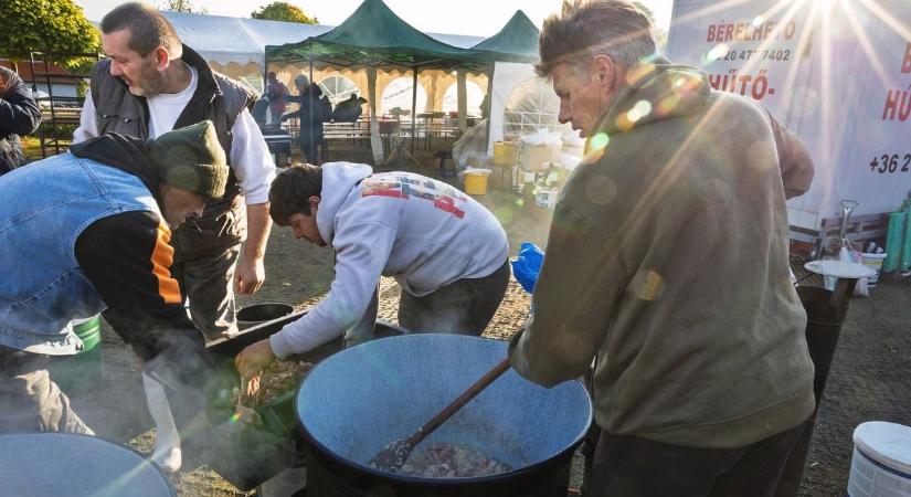 Forrni fog a hangulat Nagyrábén – ezt a disznótort nem érdemes kihagyni