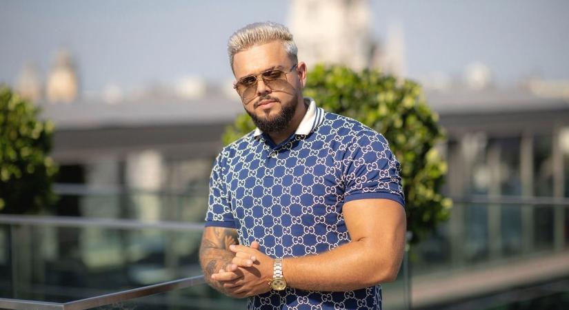 Nyereményjátékot hirdet a Kőgazdag fiatalok sztárja, még sem kell senkinek a pénze