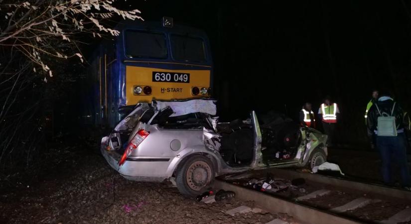 Szentmártonkátai vonatbaleset: a sofőrnek nem volt jogosítványa, egy helyi nő 17 éves fia meghalt, 18 éves lánya élet-halál közt van