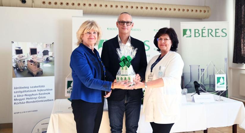 Béres Csepp: ezer üvegnyi immunerősítőt kaptak a Hetényi kórház dolgozói