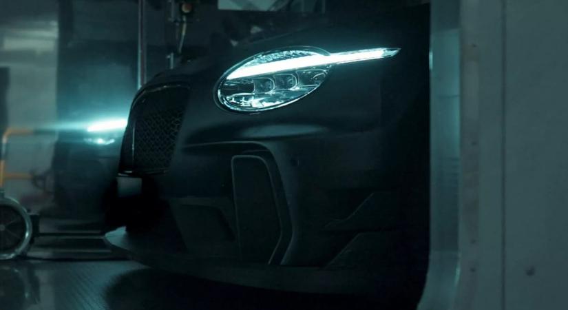 Hibrid mentesített őszinte V8-as új élményautóval támad a Bentley
