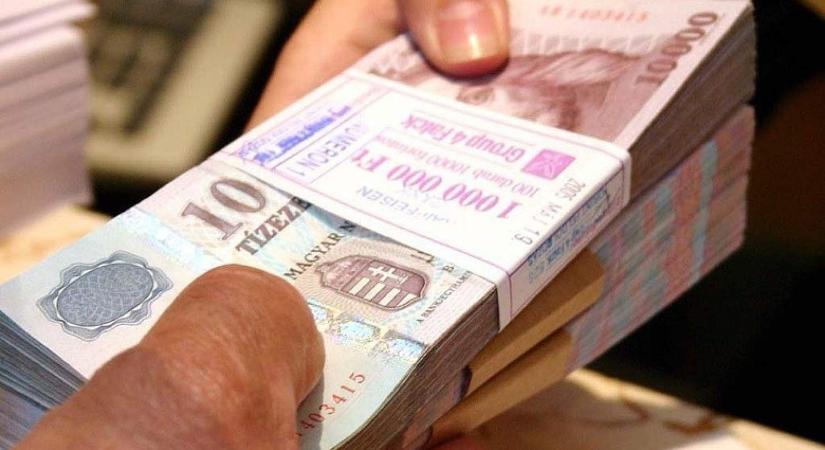 Mindenki az Otthon Startra figyel, miközben a személyi kölcsönöknél dőlnek a rekordok