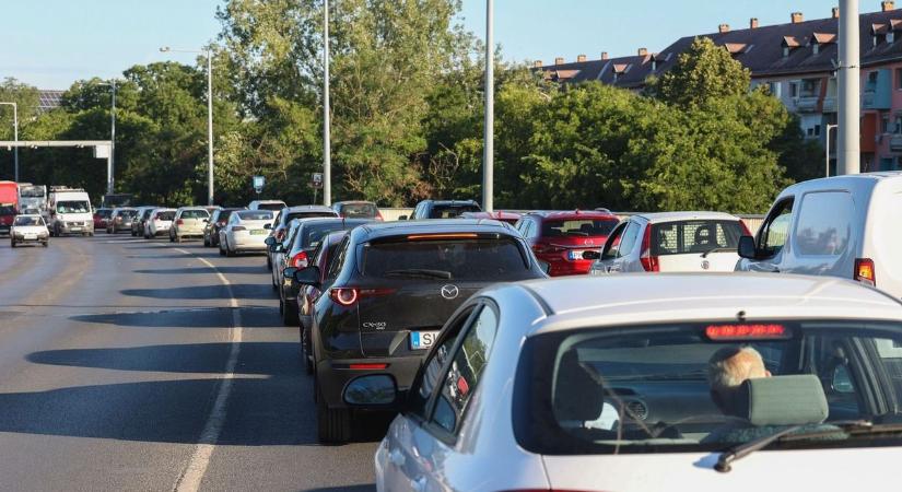 Míg az út szépül, az idegek feszülnek – torlódás és felújítási munkálatok az M3-as autópályán