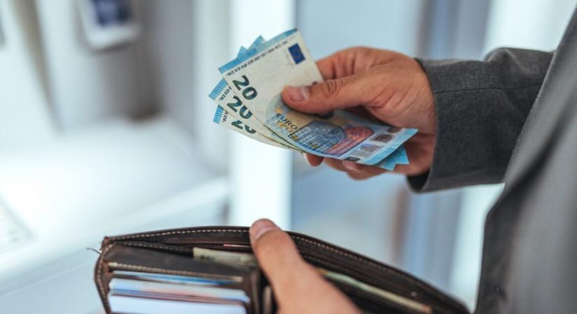 Csütörtök reggeli árfolyamok – 386,85 forint az euró, 336,19 a dollár