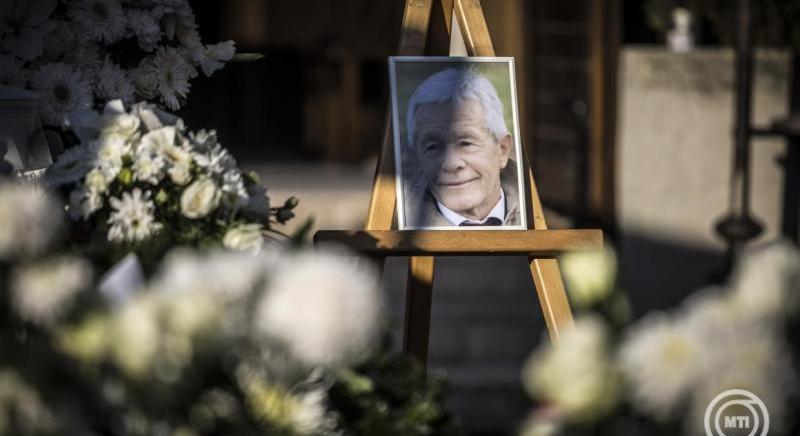 Örök nyugalomra helyezték Mezey Györgyöt