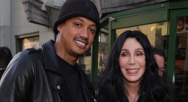 Cher visszaszólt azoknak, akik ő és párja közel 40 évnyi korkülönbségén élcelődnek