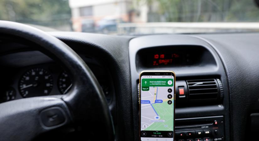 Nagy fejlesztés jön az autósok telefonjaira
