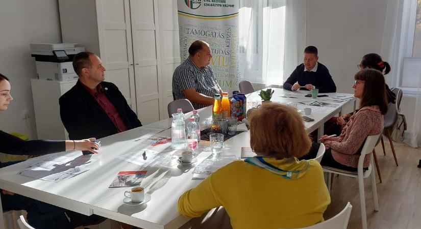 Hat szervezet ajánlotta programjait a novemberi civil sajtóreggelin