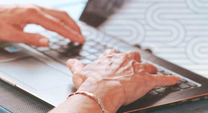 Gyanús akciók, rejtett trükkök – kampány indul az idősek védelmében