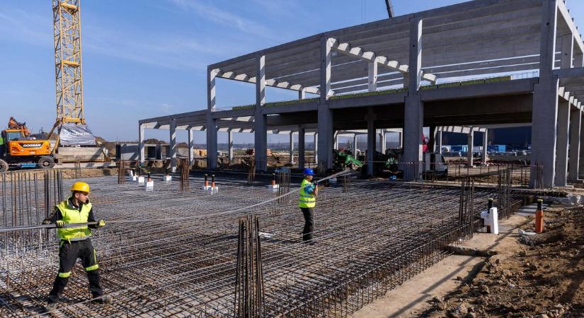 Felpörgőben a gyárak – enyhén emelkedett az ipari termelés szeptemberben