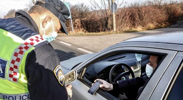 Olvasói: januártól Horvátországban is kötelező a porral oltó és az alkoholszonda