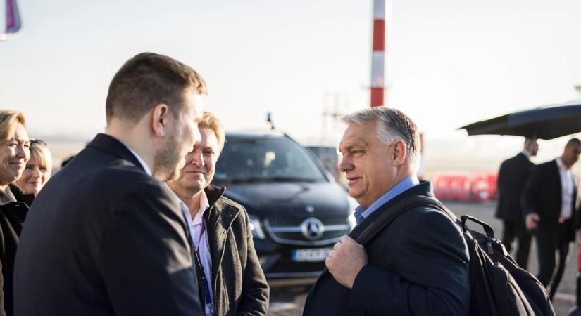 Orbán Viktor a repülőtéren járt: Munkára fel!