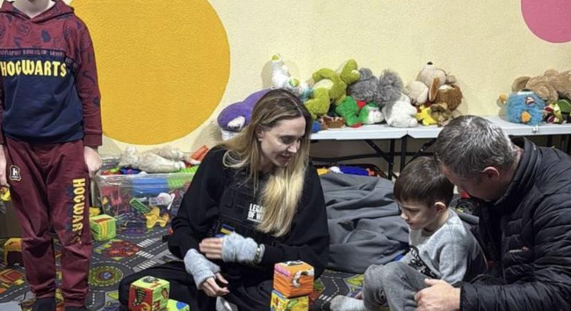 Megpróbálták besorozni Angelina Jolie sofőrjét az ukrán hadseregbe