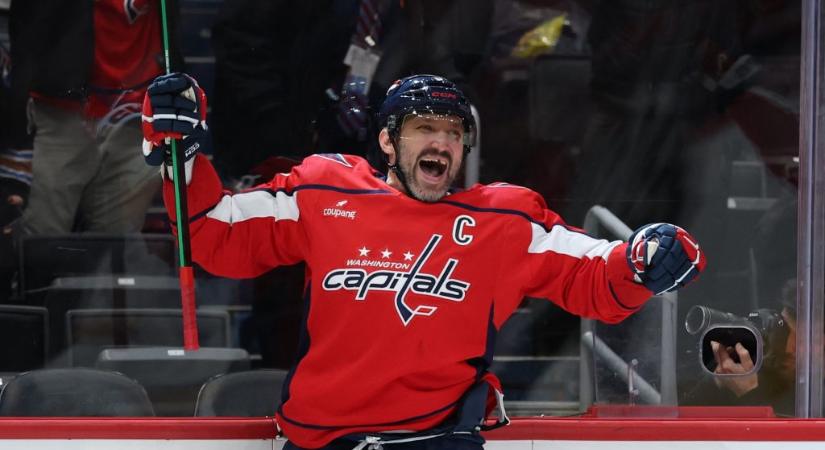 Óriási troll volt a hokikapus, aki megpróbálta lenyúlni a korongot Ovecskin történelmi gólja után