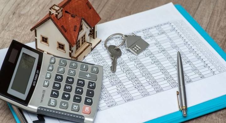 Tömegeket vernek át az ingatlanosok: ez a trükkjük