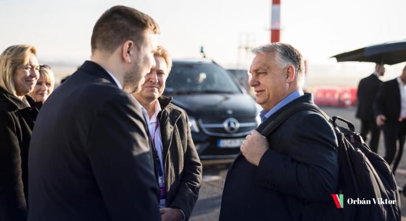 Együtt szállt fapadosra Orbán Viktor és Szijjártó Péter