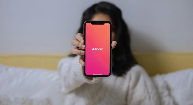 Áttúrná a felhasználói telefonján lévő fotókat a Tinder