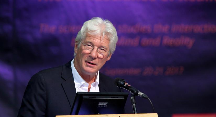 Magyarországról fröcsögött Richard Gere: „sötét idők” járnak arra