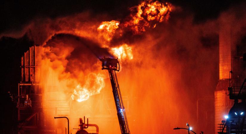 Tűz ütött ki Fehéroroszország egyik legnagyobb olajfinomítójában