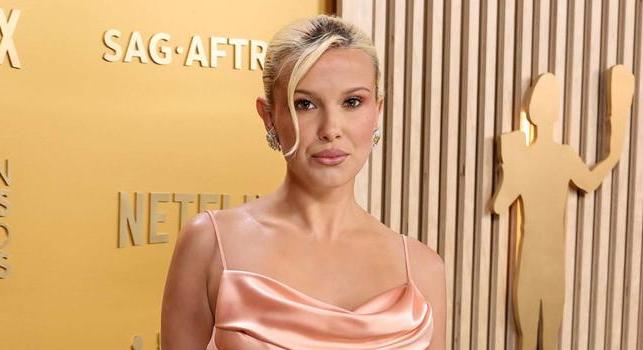 „Szálljatok már le rólam, b@ssza meg" – Millie Bobby Brown ismét nekiment a testét firtató újságíróknak