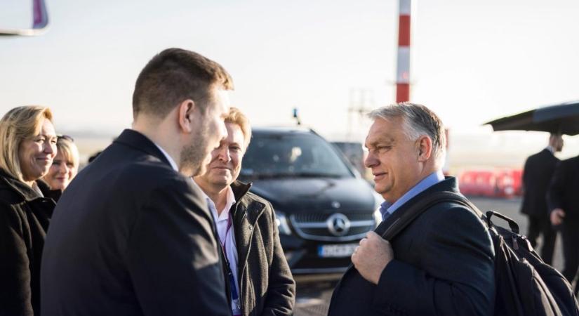 Elindult Orbánékkal a Wizz Air gépe a „legfontosabb washingtoni tárgyalásra”