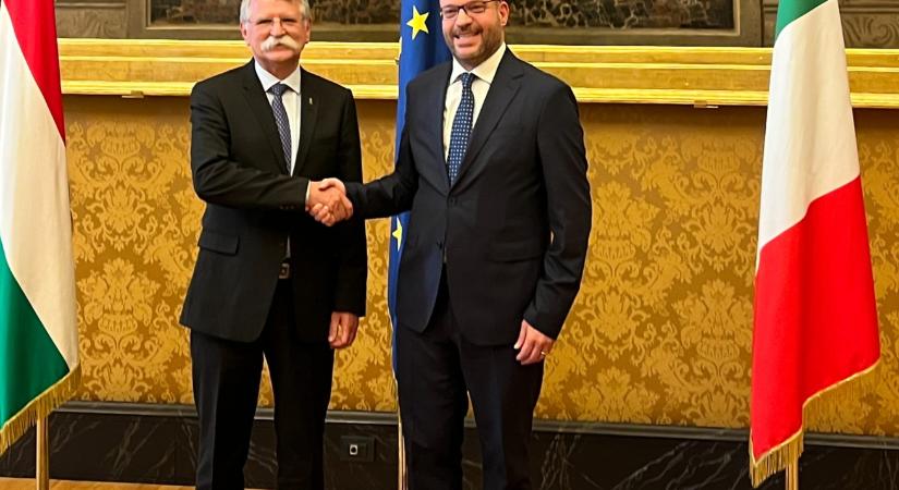 Az esetleges ukrajnai fegyverszünetről tárgyalt Kövér László a római képviselőház elnökével
