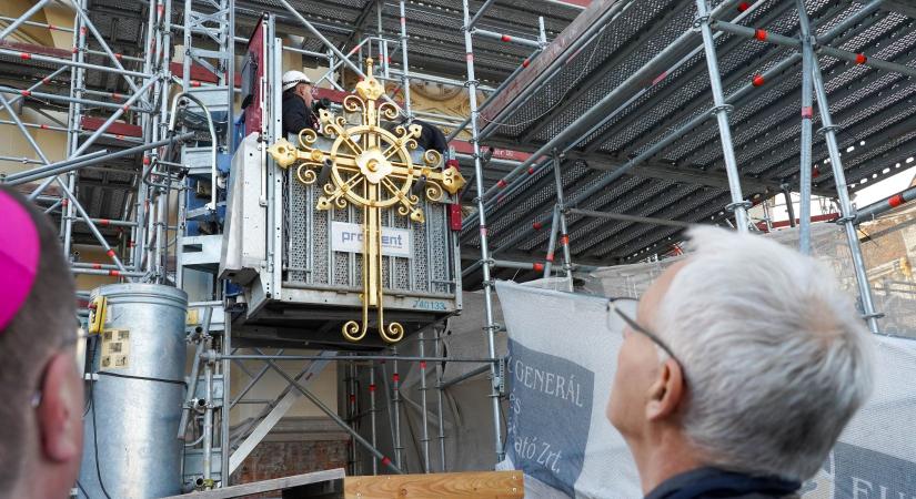 Kisebb tatarozásnak indult, de jóval nagyobb munkálatok után újult meg a kőszegi Jézus Szíve templom