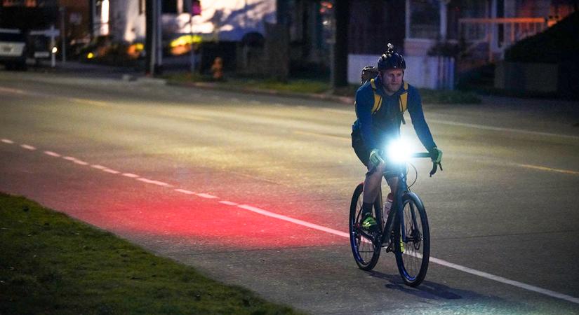 Közlekedésbiztonsági akció Nagyatádon: ingyenes „Light Friday” felszerelések