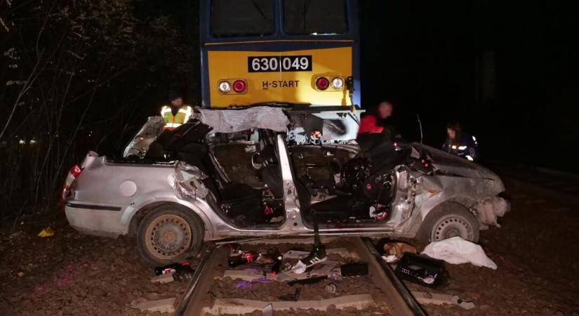 Nem volt jogosítványa a sofőrnek a szentmártonkátai balesetnél, ahol öt fiatal halt meg