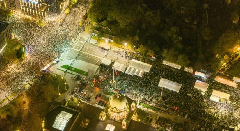 Ennyien vettek részt a szerda esti tüntetéseken