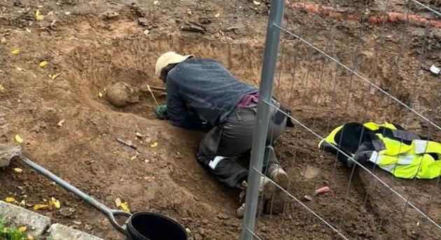 Három római kori csontváz került elő egy angliai parkoló alól