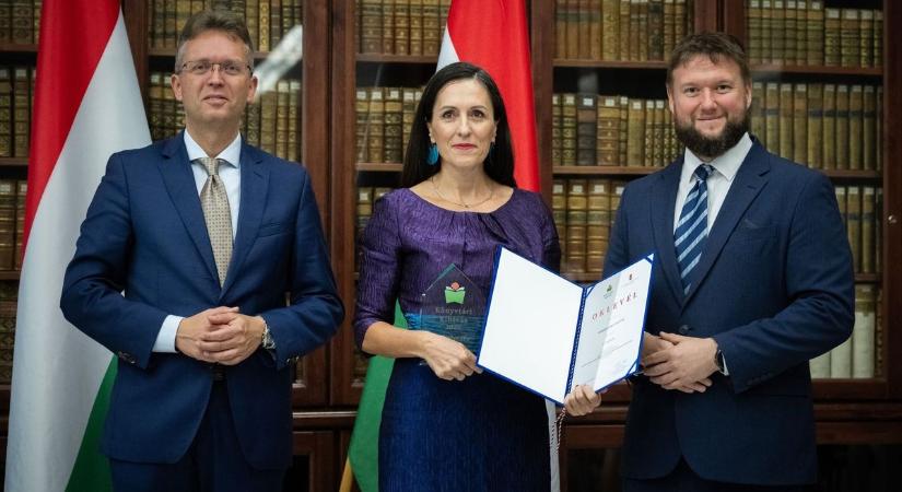 Hatalmas elismerést vívtak ki megfeszített munkával a tabi könyvtárosok, a miniszter is gratulált