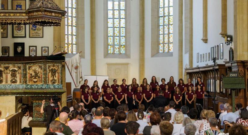 A Pápai Református Gimnázium Parlando Leánykara Sopronban ad hangversenyt