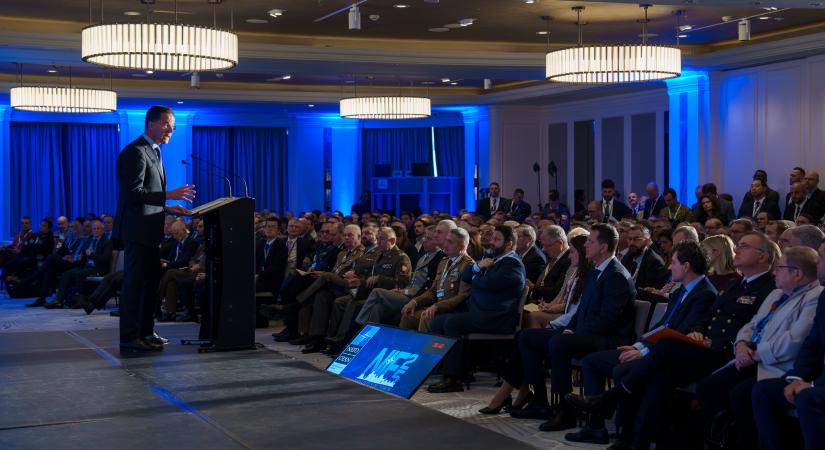 Az orosz fenyegetésről beszélt a NATO-főtikár Bukarestben