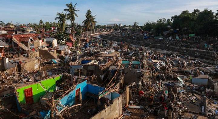 Katasztrófahelyzetet hirdettek: borzalmas pusztítást végzett a tájfun a Fülöp-szigeteken