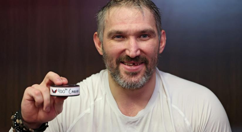 Minden idők legeredményesebb NHL-es gólszerzője elérte a 900 találatos csodahatárt