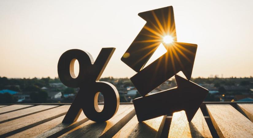 Tartósan erősödik a forint, semmi jele a rali kifulladásának - nagyot kaszáltak a kötvényesek a régiós devizákon