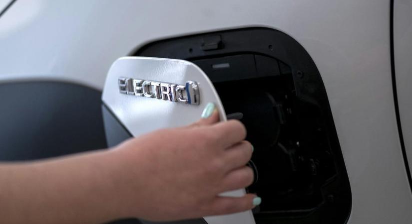 Megdőlt a villanyautók eladási rekordja itthon