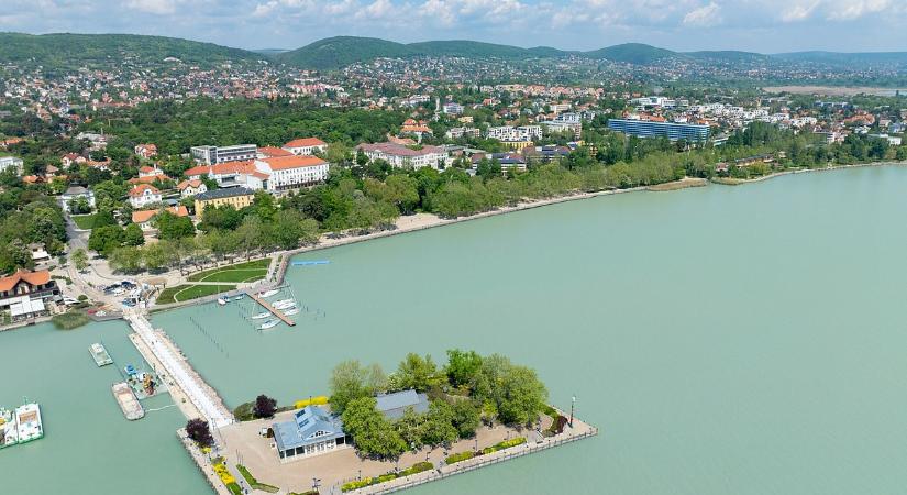 Elég a kocsmai hangulatból! Bekeményítenek a Balatonnál