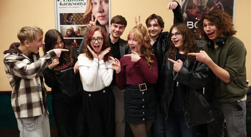 Emma karácsonya az Apollóban!