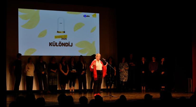 „A sötétség mindig akkor győz, amikor eléri, hogy azt érezd: egyedül vagy” – A TASZ díjátadó gáláján jártunk