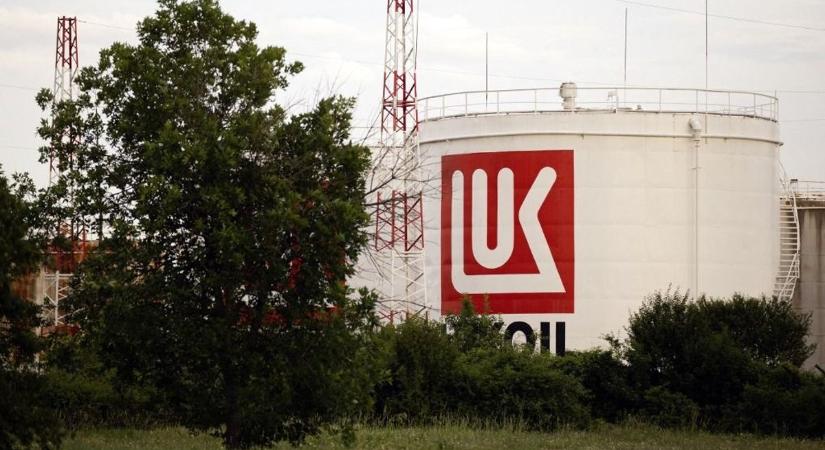 Ukrán drónok támadták meg az egyik legnagyobb orosz olajfinomítót