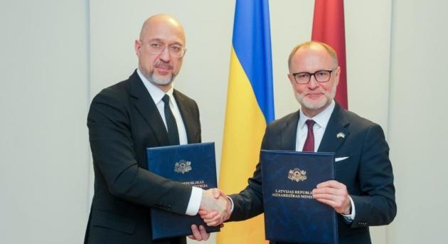 Ukrajna és Lettország védelmi miniszterei memorandumot írtak alá a védelmi ipari együttműködésről