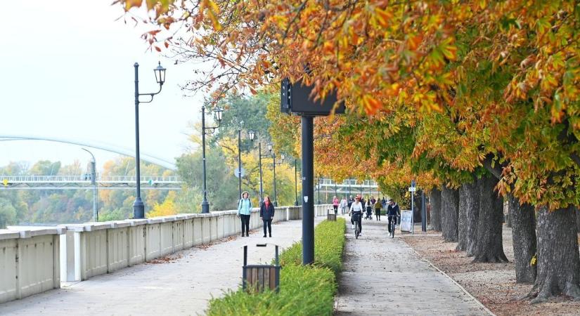 Most érdemes kimenni a Tisza-partra, Szolnokot elvarázsolta az ősz – videóval