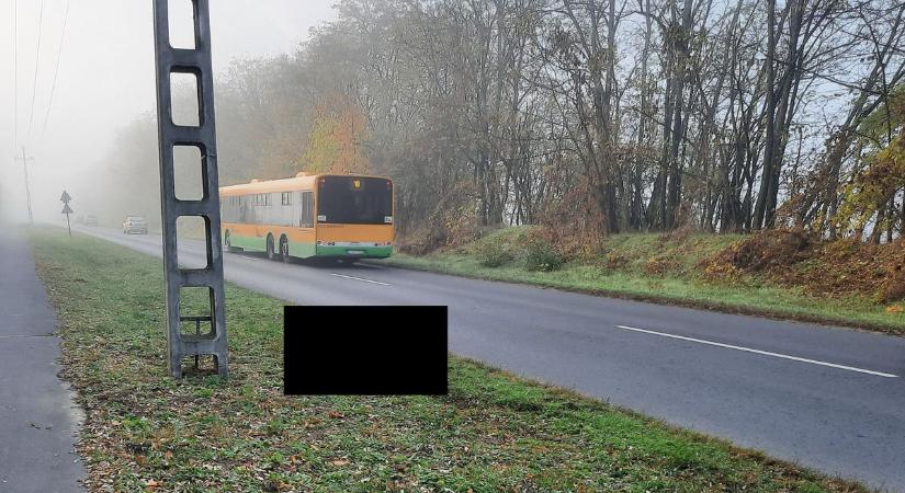 Durva gázolás a Westsiken! Még a hűtőrács is ott maradt a test mellett! (fotókkal)